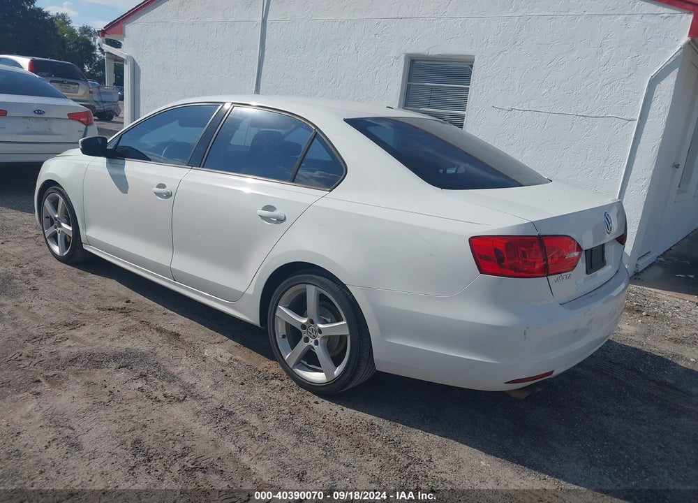 2011 VOLKSWAGEN JETTA 2.5L SE VIN: 3VWDX7AJ6BM352798