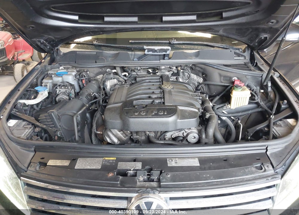 2016 VOLKSWAGEN TOUAREG VR6 LUX VIN: WVGEF9BP3GD010636