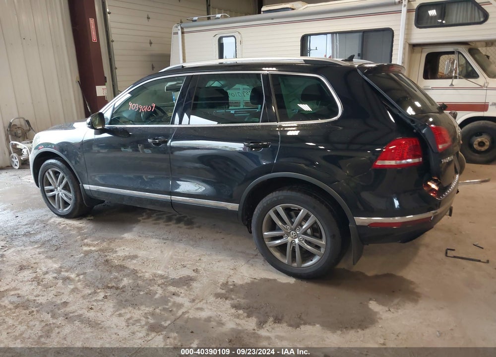 2016 VOLKSWAGEN TOUAREG VR6 LUX VIN: WVGEF9BP3GD010636