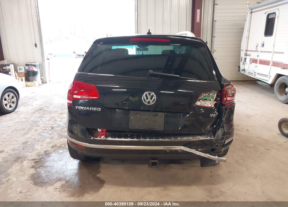 2016 VOLKSWAGEN TOUAREG VR6 LUX VIN: WVGEF9BP3GD010636