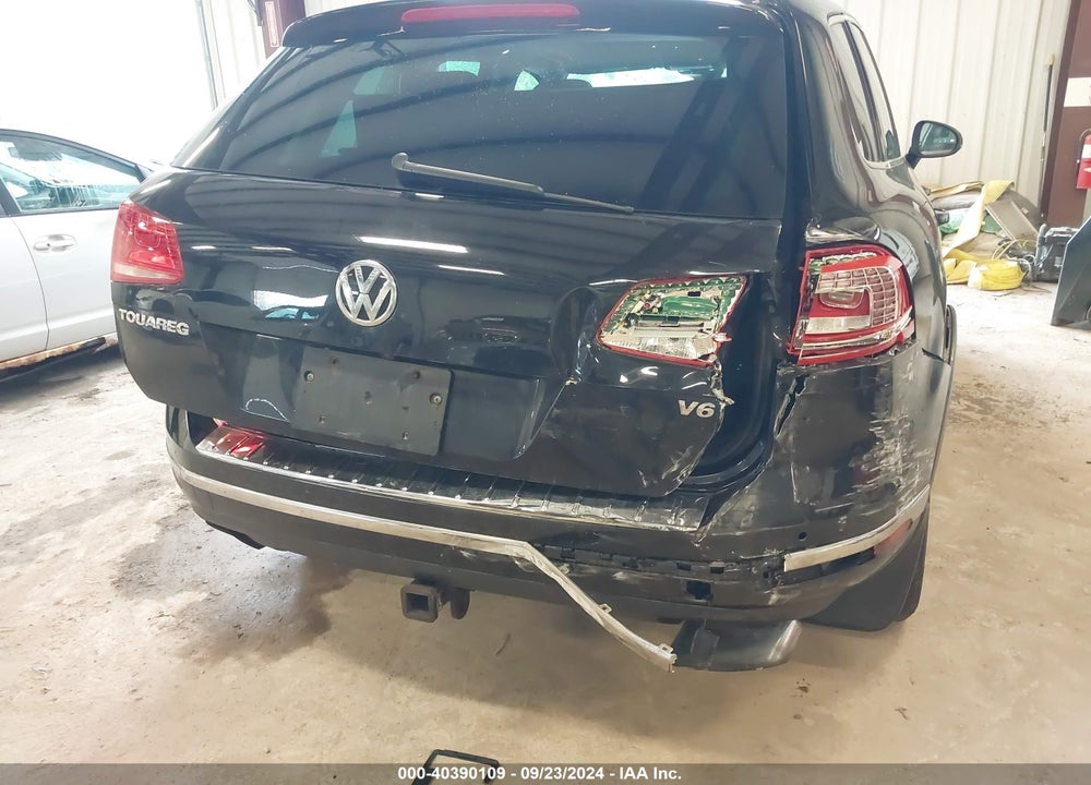2016 VOLKSWAGEN TOUAREG VR6 LUX VIN: WVGEF9BP3GD010636