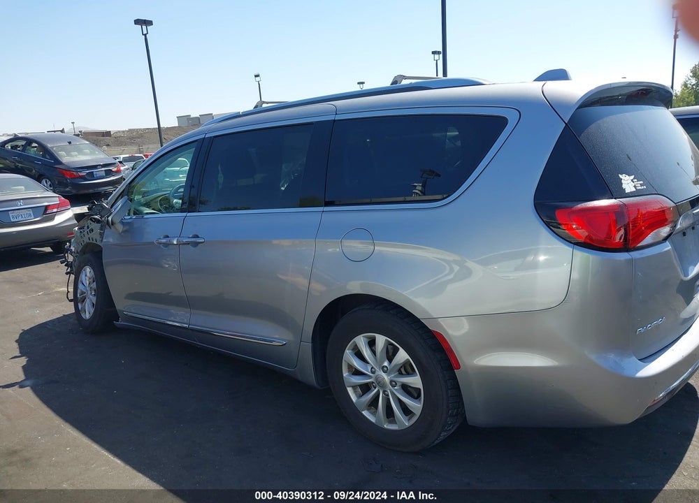 2019 CHRYSLER PACIFICA TOURING L VIN: 2C4RC1BGXKR560468