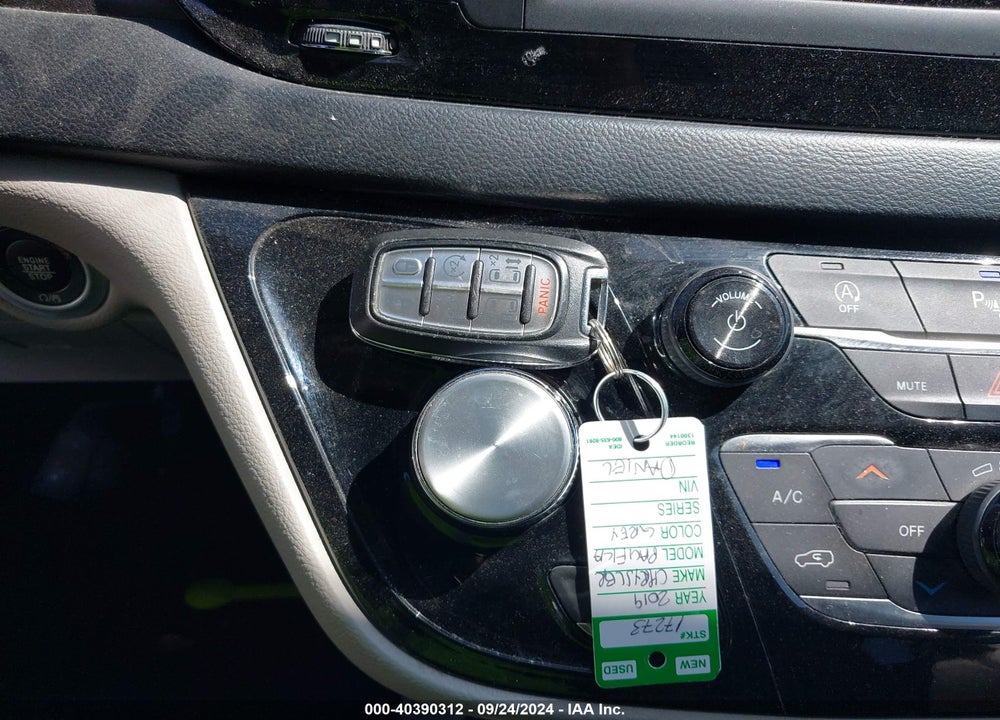 2019 CHRYSLER PACIFICA TOURING L VIN: 2C4RC1BGXKR560468