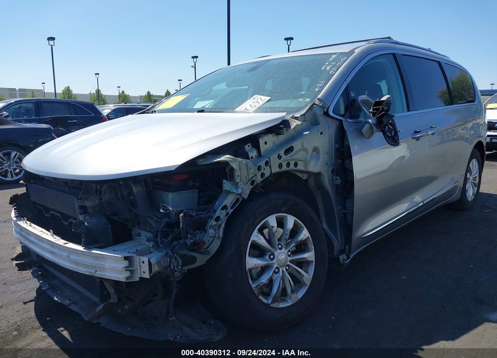 2019 CHRYSLER PACIFICA TOURING L VIN: 2C4RC1BGXKR560468