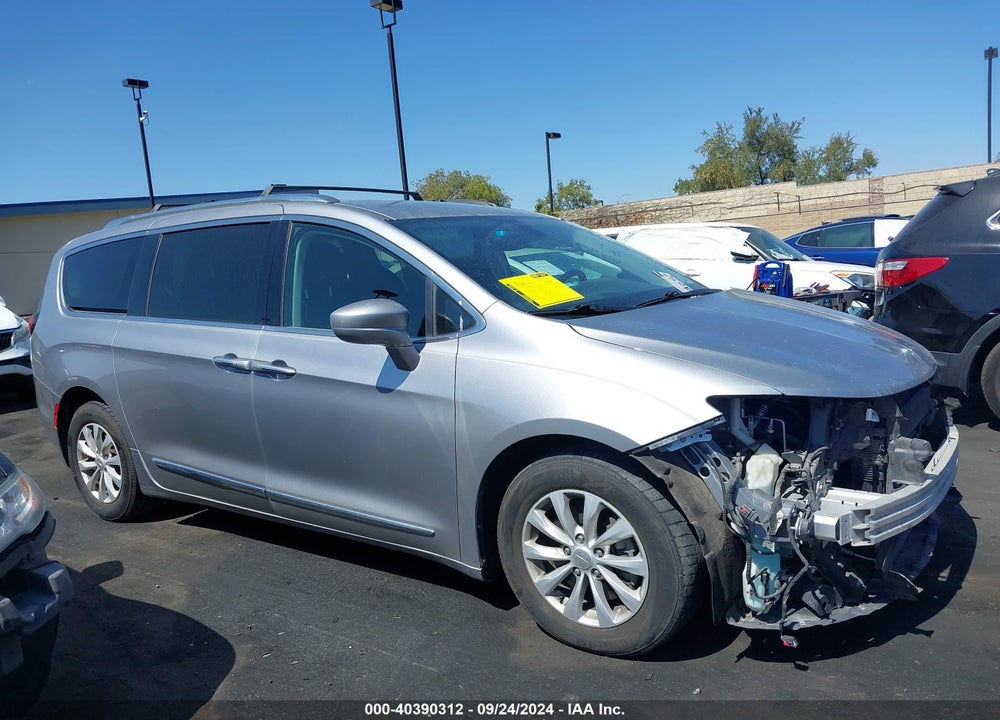 2019 CHRYSLER PACIFICA TOURING L VIN: 2C4RC1BGXKR560468