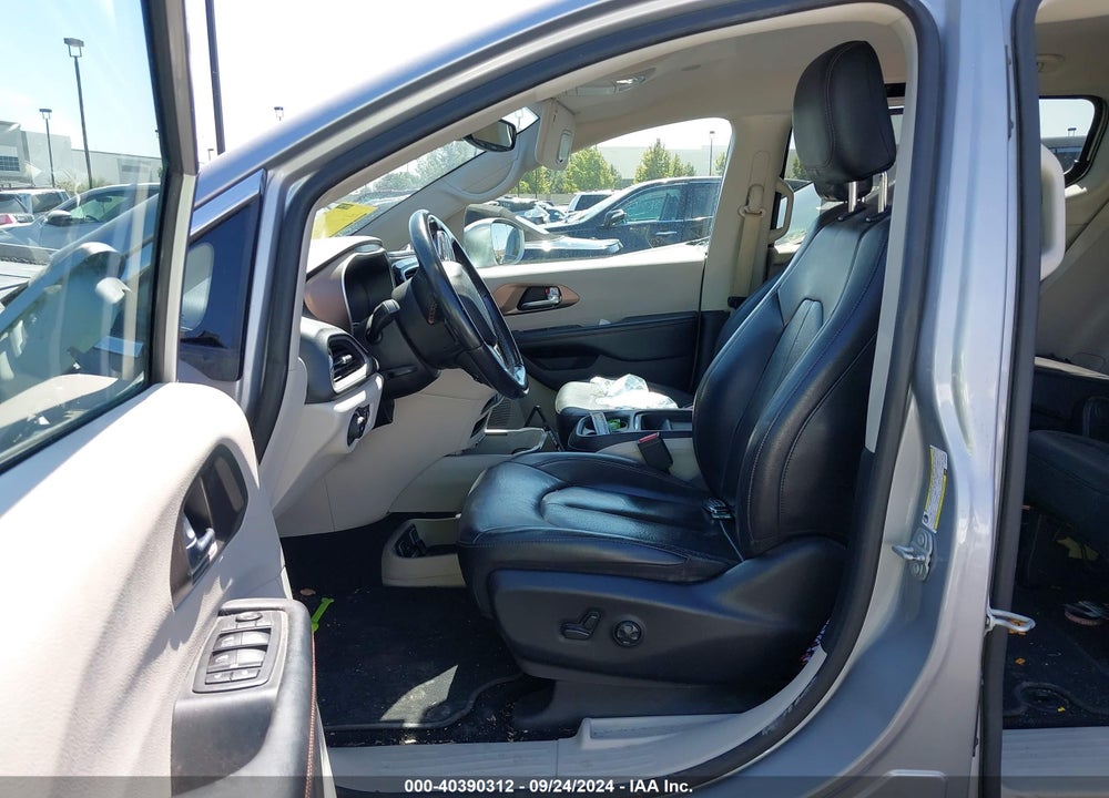 2019 CHRYSLER PACIFICA TOURING L VIN: 2C4RC1BGXKR560468