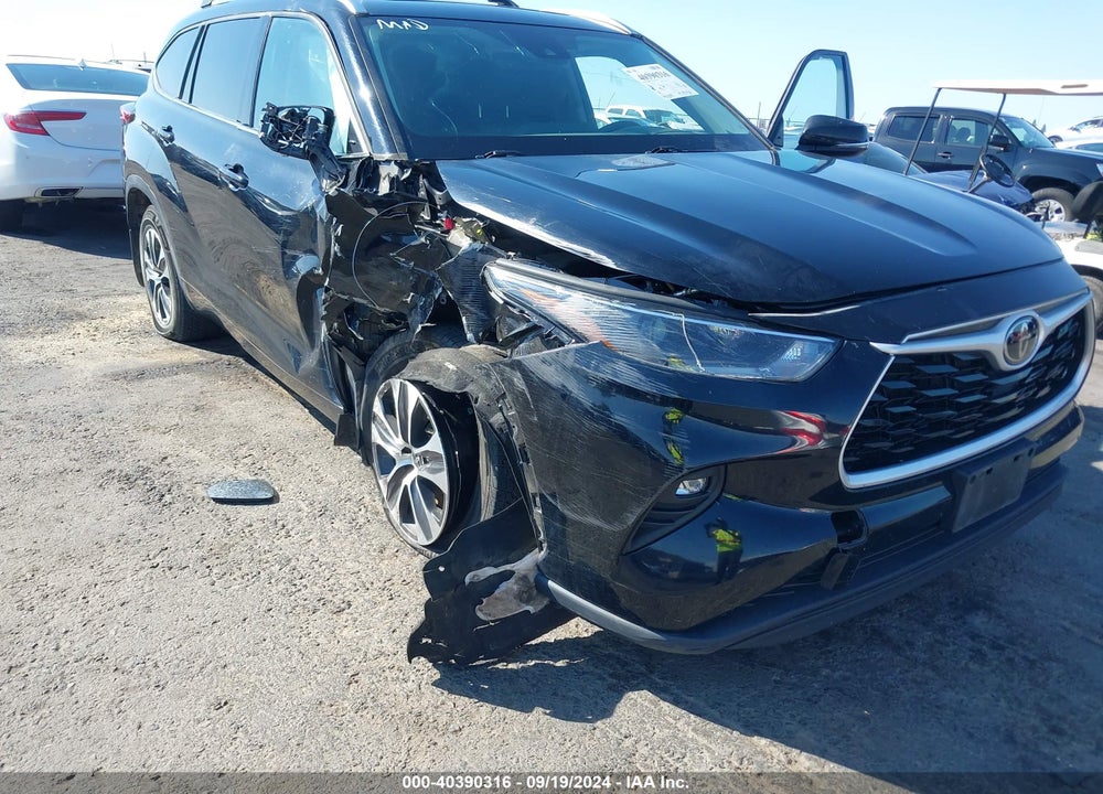 2021 TOYOTA HIGHLANDER XLE VIN: 5TDHZRBH1MS103284