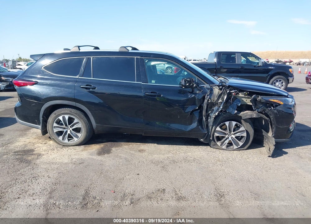 2021 TOYOTA HIGHLANDER XLE VIN: 5TDHZRBH1MS103284