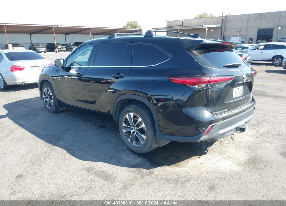 2021 TOYOTA HIGHLANDER XLE VIN: 5TDHZRBH1MS103284