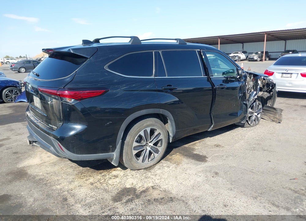 2021 TOYOTA HIGHLANDER XLE VIN: 5TDHZRBH1MS103284