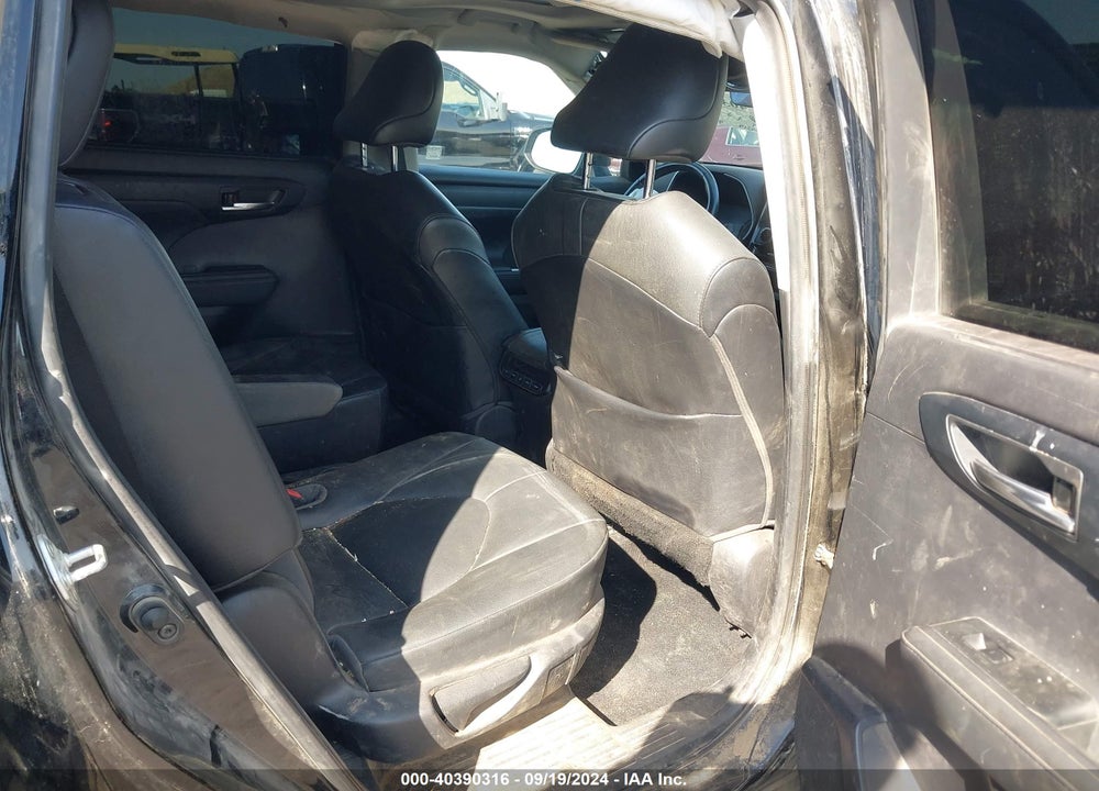 2021 TOYOTA HIGHLANDER XLE VIN: 5TDHZRBH1MS103284