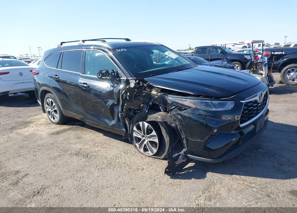 2021 TOYOTA HIGHLANDER XLE VIN: 5TDHZRBH1MS103284