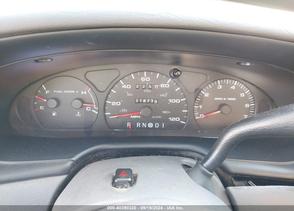 2001 FORD TAURUS SE VIN: 1FAFP53U21G160039