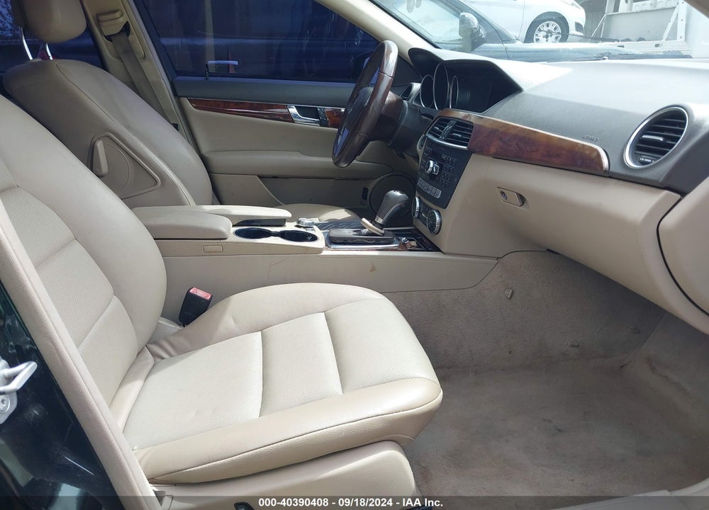 2013 MERCEDES-BENZ C 250 LUXURY/SPORT VIN: WDDGF4HB0DR274316