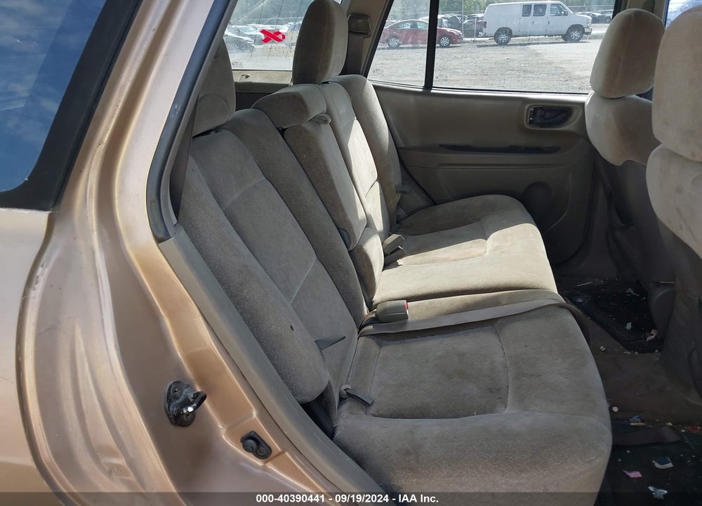 2002 HYUNDAI SANTA FE VIN: KM8SC13D12U211588