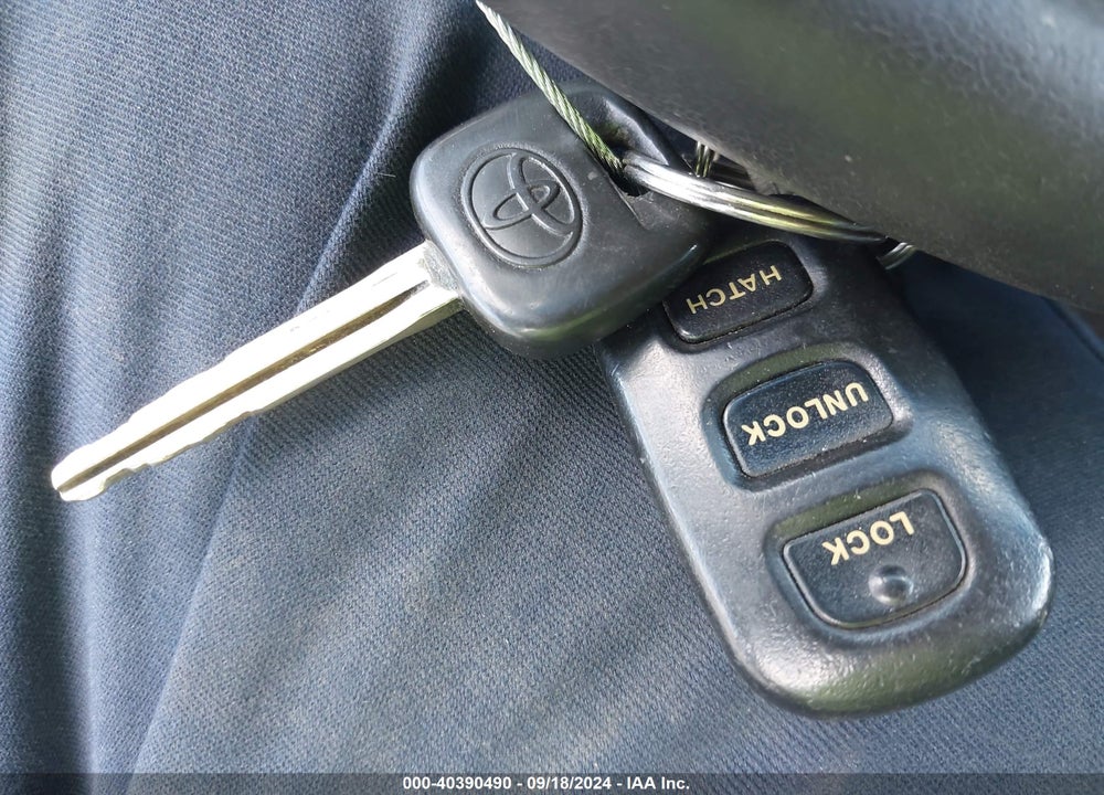 2004 TOYOTA MATRIX/XR VIN: 2T1KR32E34C240373