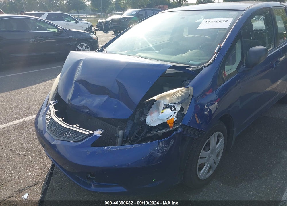 2011 HONDA FIT VIN: JHMGE8H35BC006728
