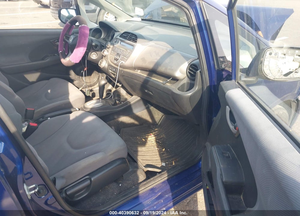 2011 HONDA FIT VIN: JHMGE8H35BC006728