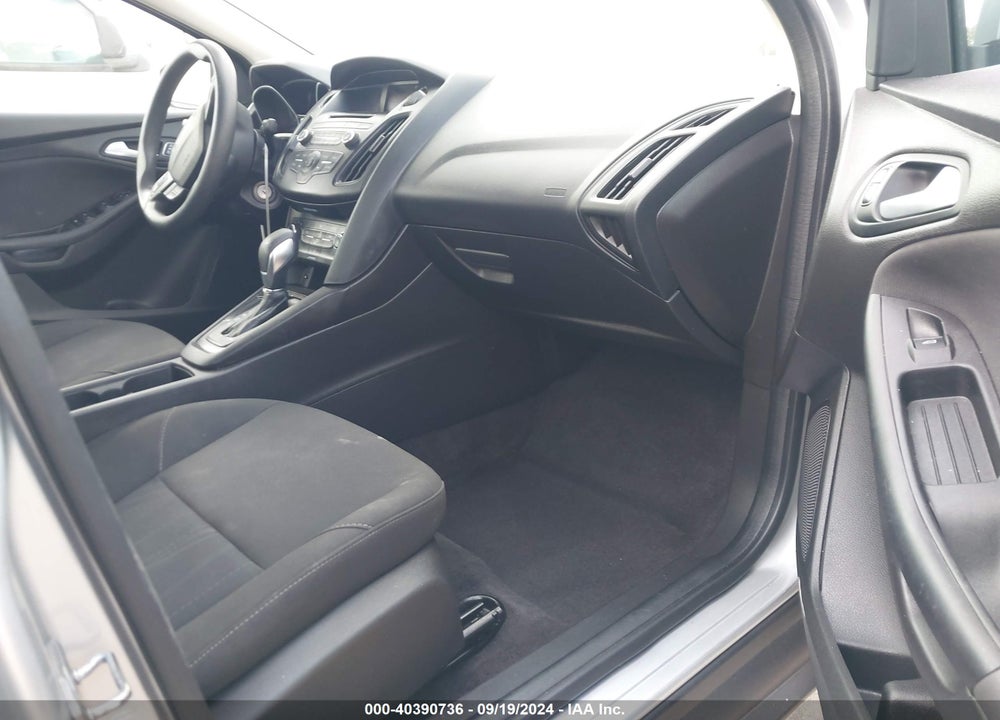 2017 FORD FOCUS SE VIN: 1FADP3F20HL304565
