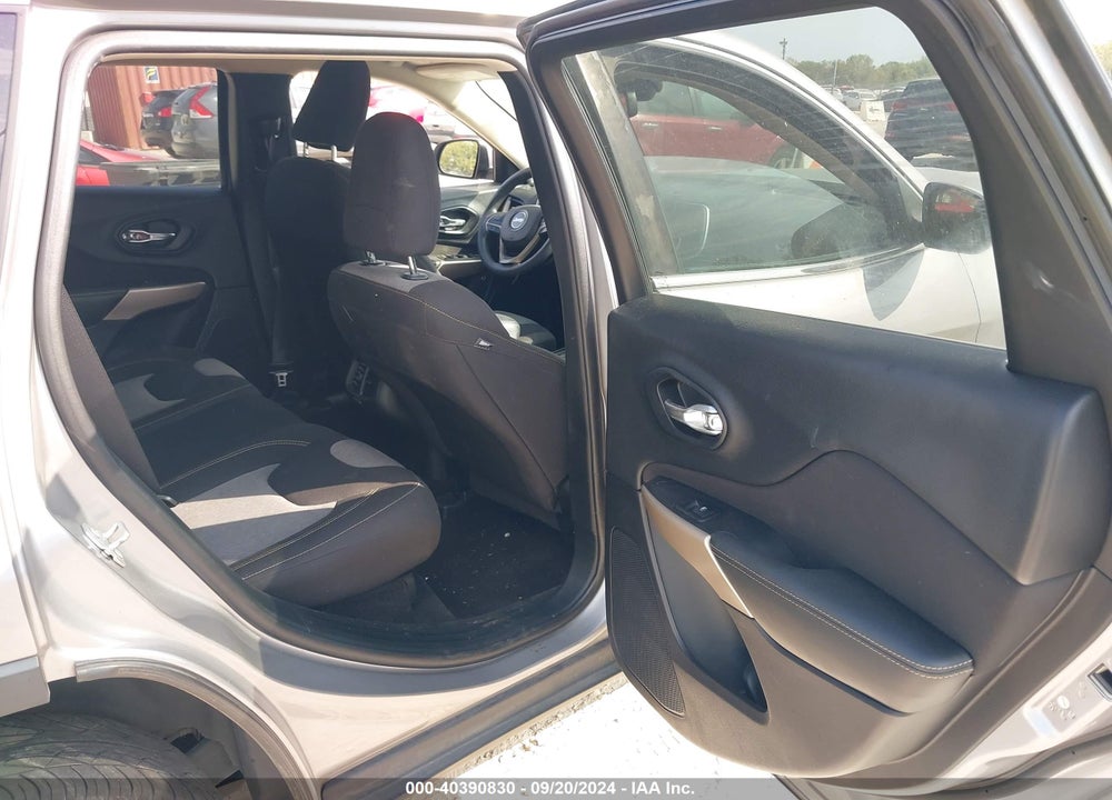 2018 JEEP CHEROKEE LATITUDE FWD VIN: 1C4PJLCB0JD537598