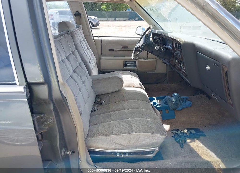 1983 OLDSMOBILE DELTA 88 ROYALE BROUGHAM VIN: 1G3AY69Y4DM803465