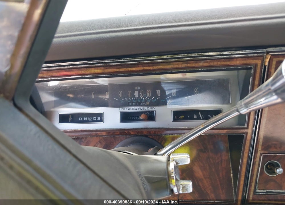 1983 OLDSMOBILE DELTA 88 ROYALE BROUGHAM VIN: 1G3AY69Y4DM803465