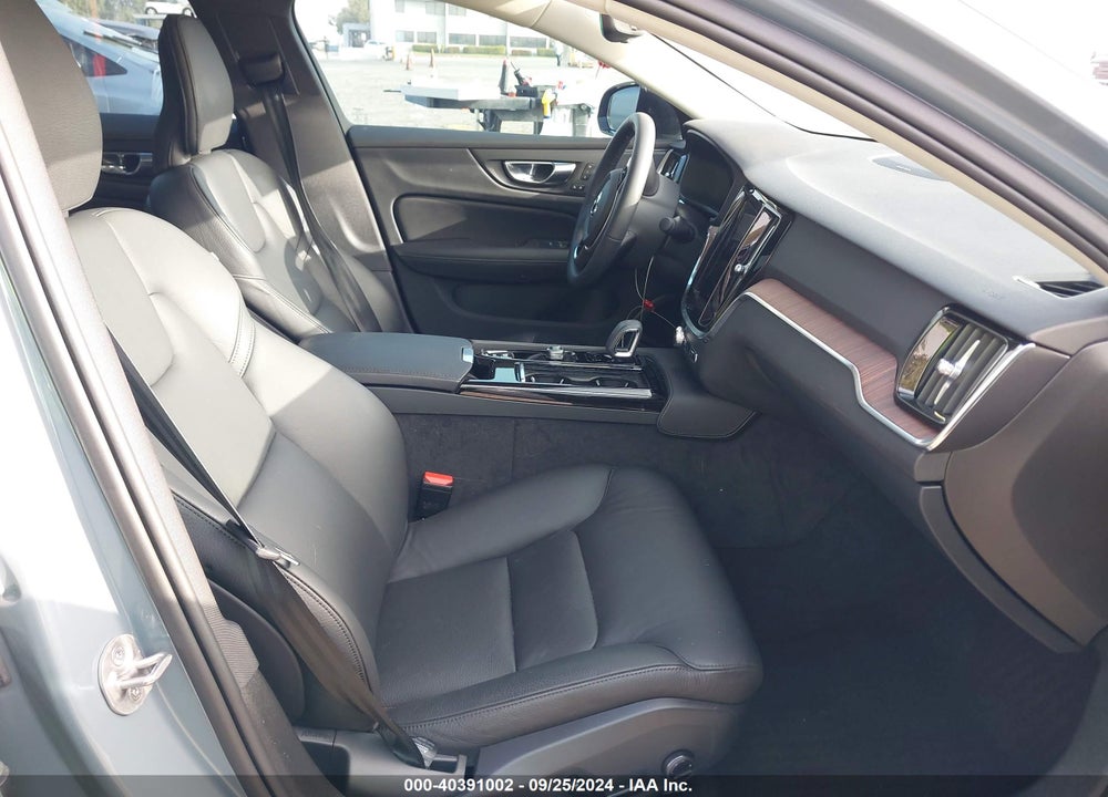 2023 VOLVO S60 RECHARGE PLUG-IN HYBRID T8 PLUS DARK THEME VIN: 7JRH60FW9PG225226