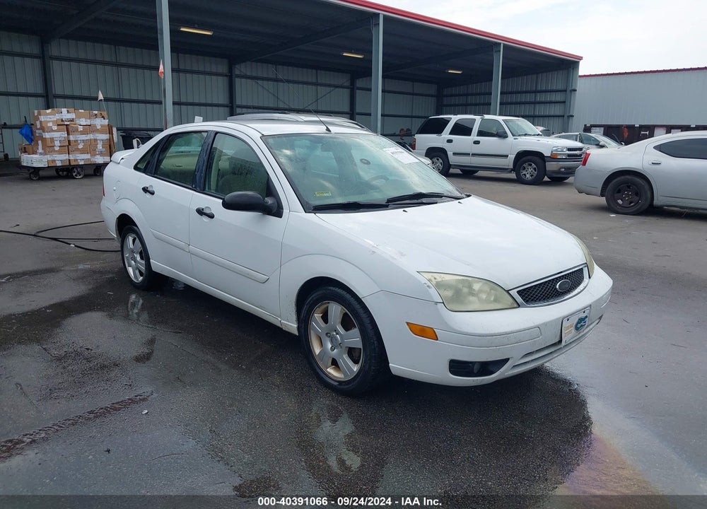 2005 FORD FOCUS ZX4 VIN: 1FAFP34N35W109897
