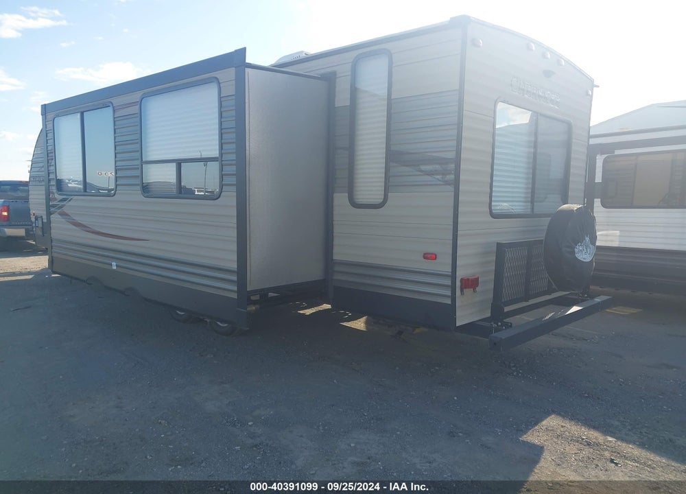 2017 FOREST RIVER CHEROKEE VIN: 4X4TCKB22HX126193