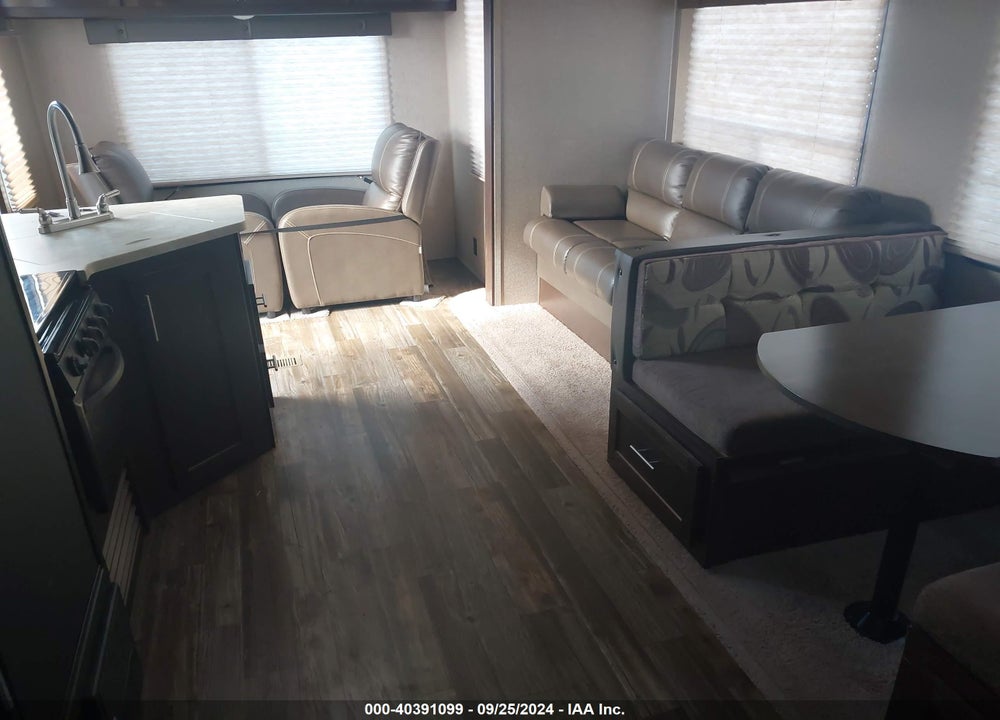 2017 FOREST RIVER CHEROKEE VIN: 4X4TCKB22HX126193