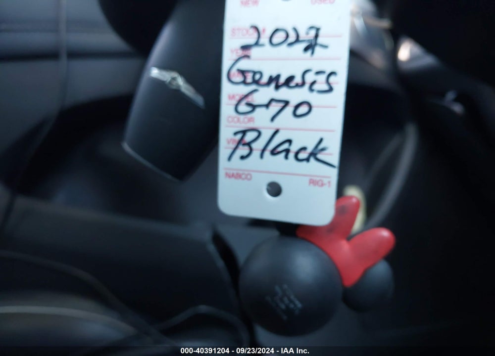 2022 GENESIS G70 2.0T RWD VIN: KMTG34TA2NU086267
