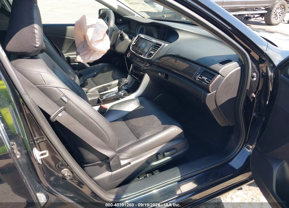 2017 HONDA ACCORD EX-L VIN: 1HGCR2F84HA190565