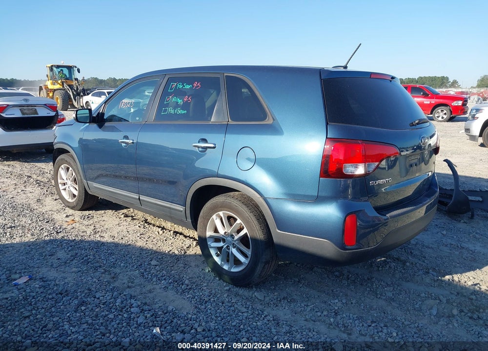 2014 KIA SORENTO LX VIN: 5XYKT3A61EG445031