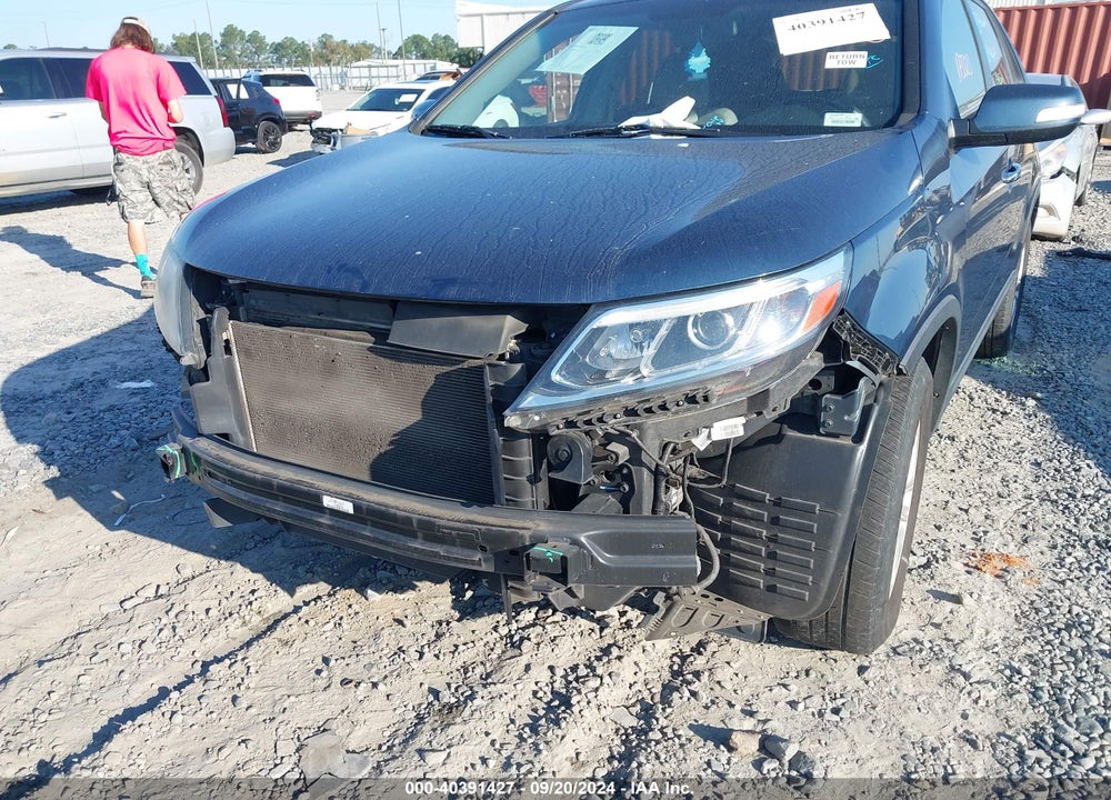 2014 KIA SORENTO LX VIN: 5XYKT3A61EG445031