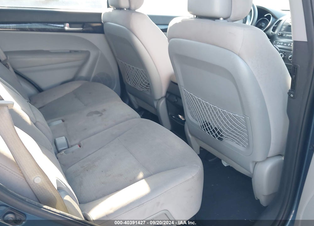 2014 KIA SORENTO LX VIN: 5XYKT3A61EG445031