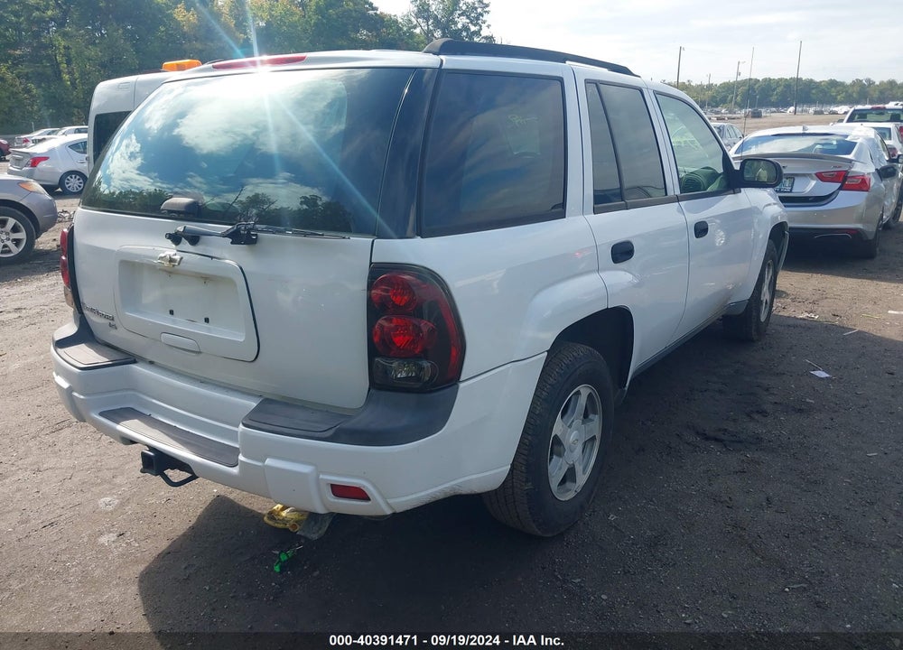 2005 CHEVROLET TRAILBLAZER LS VIN: 1GNDT13S952228741