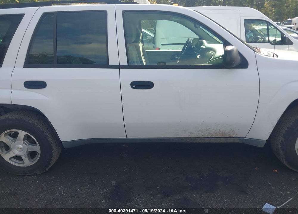 2005 CHEVROLET TRAILBLAZER LS VIN: 1GNDT13S952228741