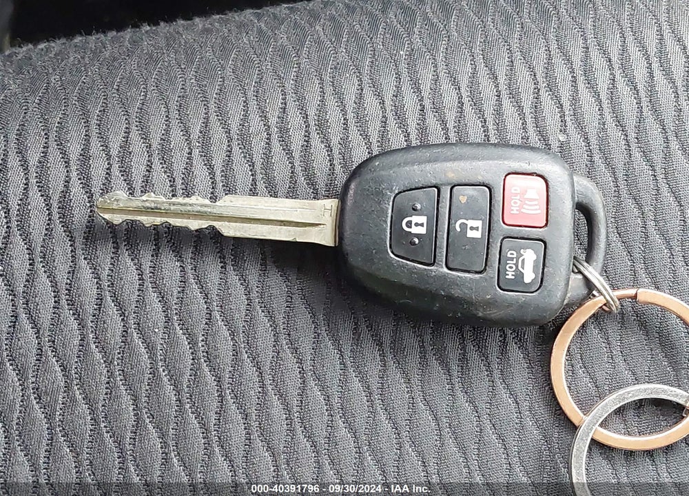 2018 TOYOTA COROLLA VIN: 2T1BURHE1JC092342
