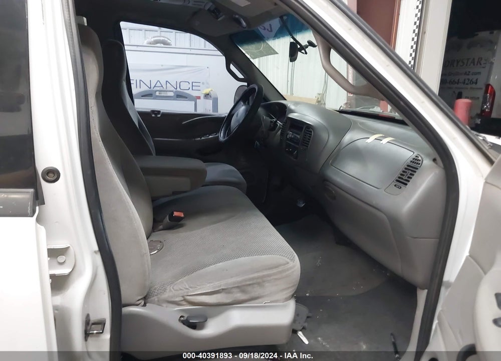 2001 FORD EXPEDITION XLT VIN: 1FMRU15L11LB65233