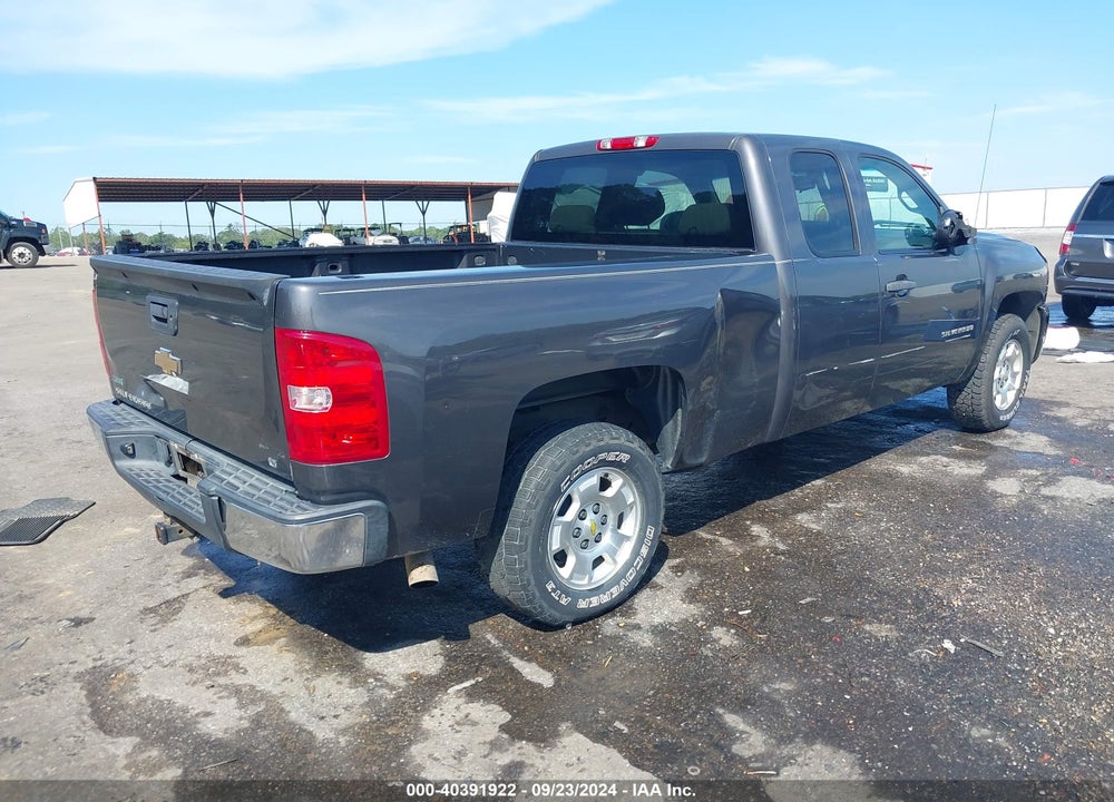2011 CHEVROLET SILVERADO 1500 LT VIN: 1GCRKSE35BZ197732