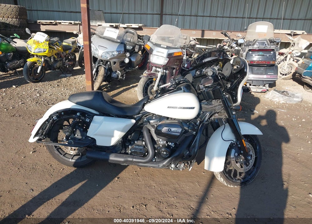 2018 HARLEY-DAVIDSON FLHXS STREET GLIDE SPECIAL VIN: 1HD1KRC15JB623836