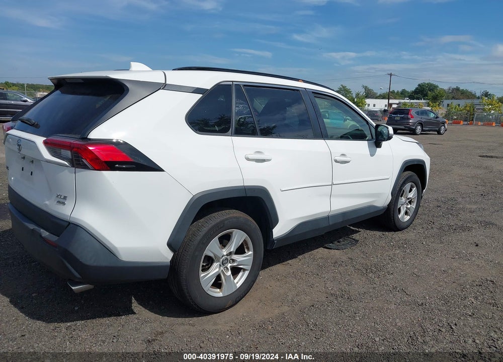 2019 TOYOTA RAV4 XLE VIN: JTMP1RFV8KD022942