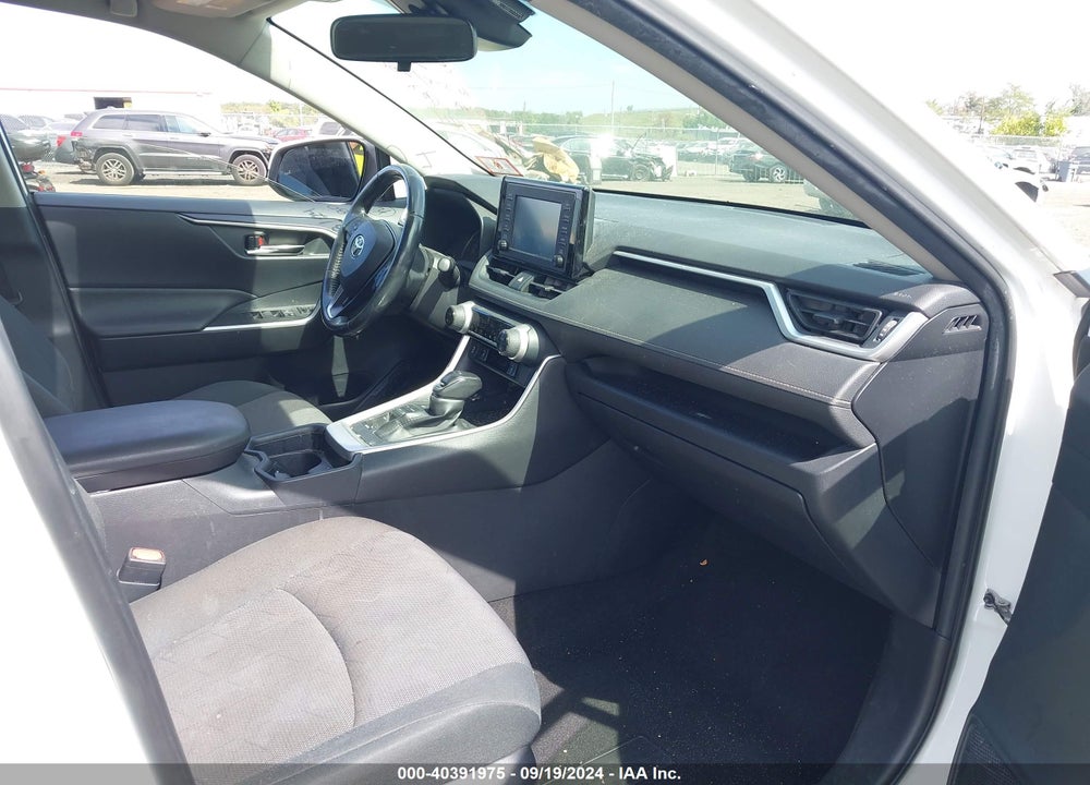 2019 TOYOTA RAV4 XLE VIN: JTMP1RFV8KD022942