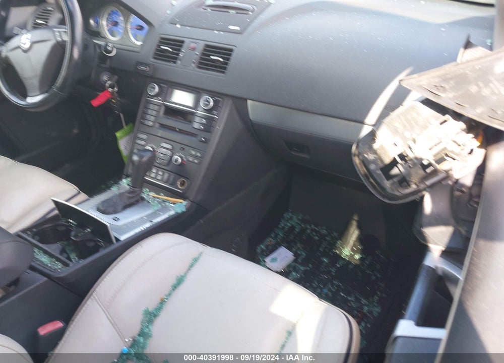 2010 VOLVO XC90 3.2 R-DESIGN VIN: YV4982CF9A1557980