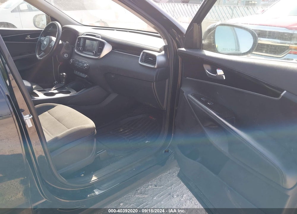 2018 KIA SORENTO 2.4L LX VIN: 5XYPG4A33JG349577
