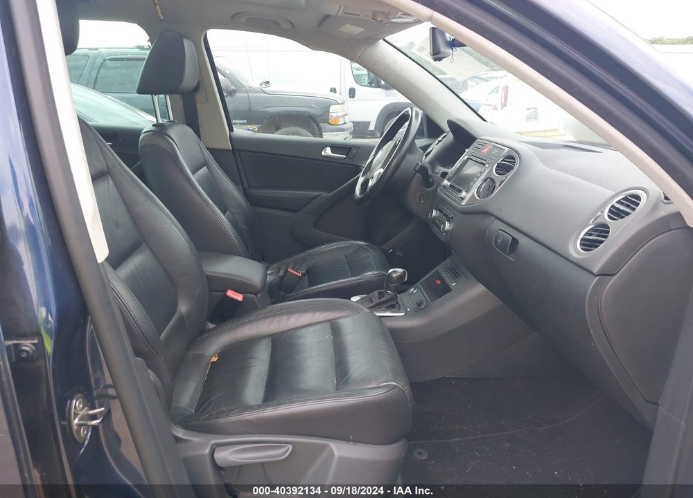 2011 VOLKSWAGEN TIGUAN SEL VIN: WVGBV7AX7BW516480