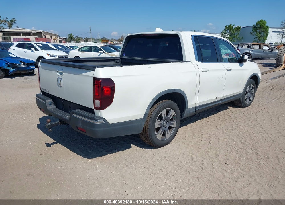 2017 HONDA RIDGELINE RTL VIN: 5FPYK2F58HB011487