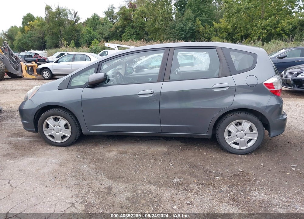2013 HONDA FIT VIN: JHMGE8H35DC013732