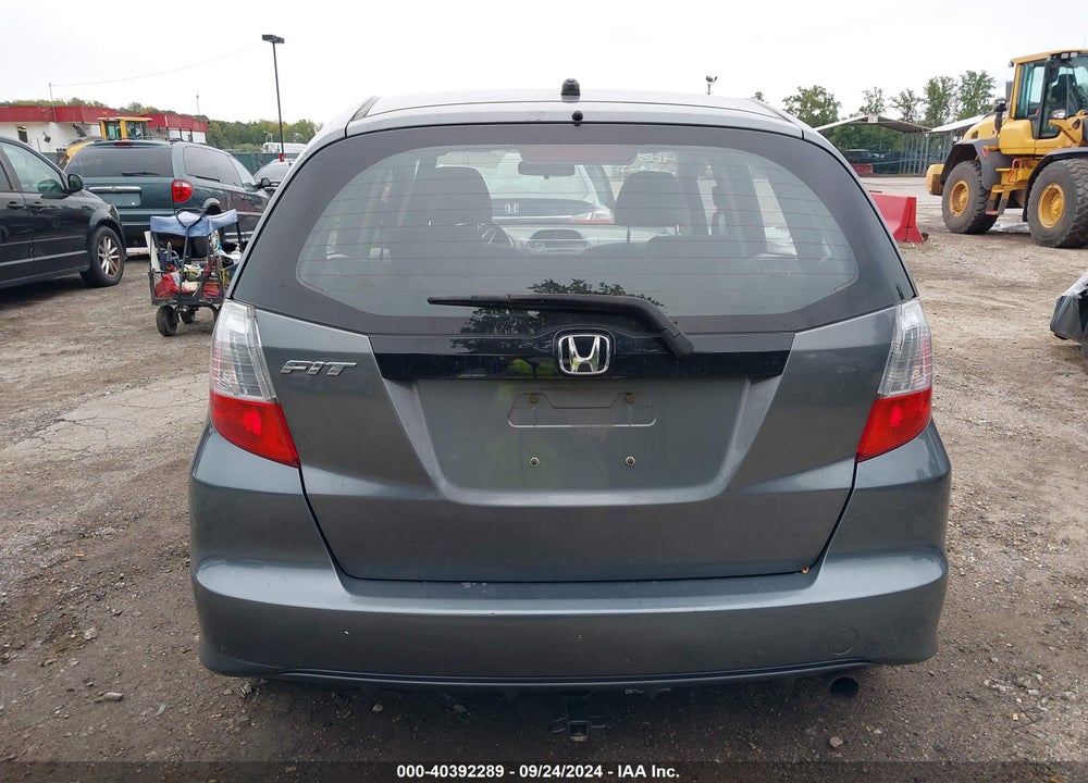 2013 HONDA FIT VIN: JHMGE8H35DC013732