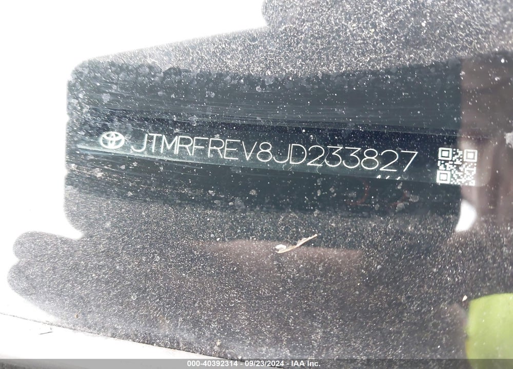 2018 TOYOTA RAV4 XLE VIN: JTMRFREV8JD233827